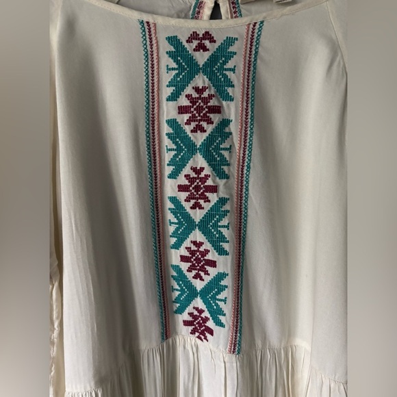 Roxy | Off-White | Embroidered | Keyhole Button | Geo Print | Flowy Top | L - Picture 14 of 14